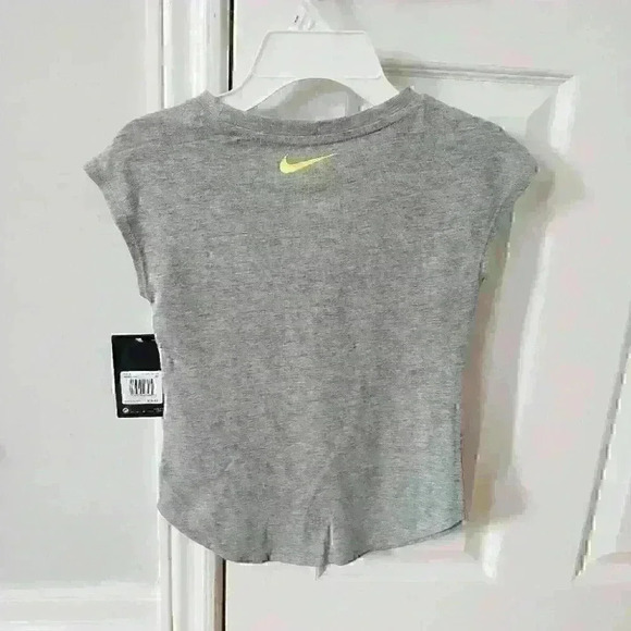 Nike Girls Grey T-shirt Size 6X - Picture 2 of 3